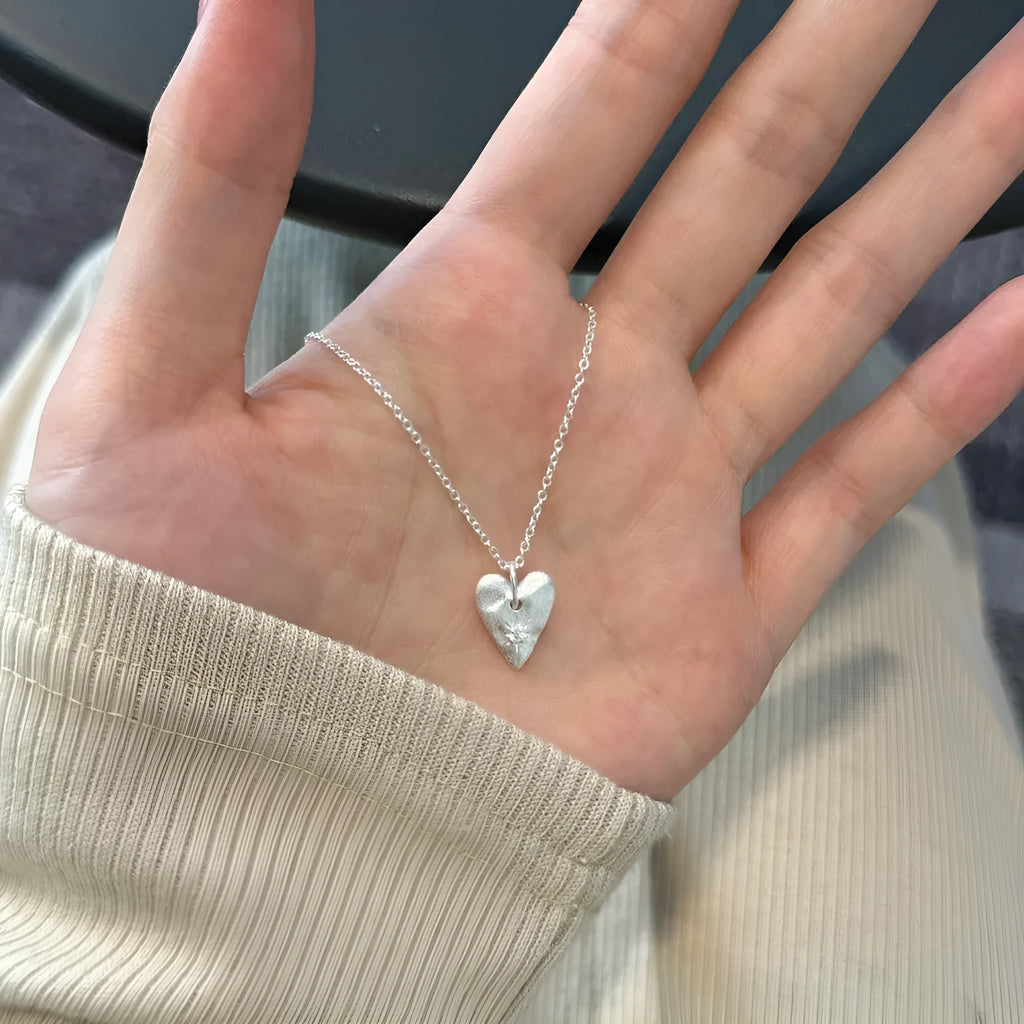 925 silver love heart clavicle necklace with O-ring chain and electroplated finish, shown in two colour options