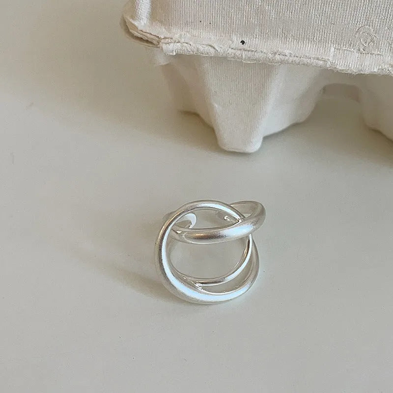 Geometric three-dimensional interlaced matte metal open ring for women in gold or silver finish