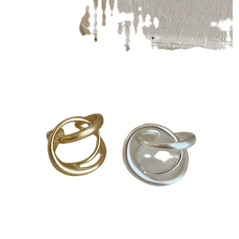 Geometric three-dimensional interlaced matte metal open ring for women in gold or silver finish