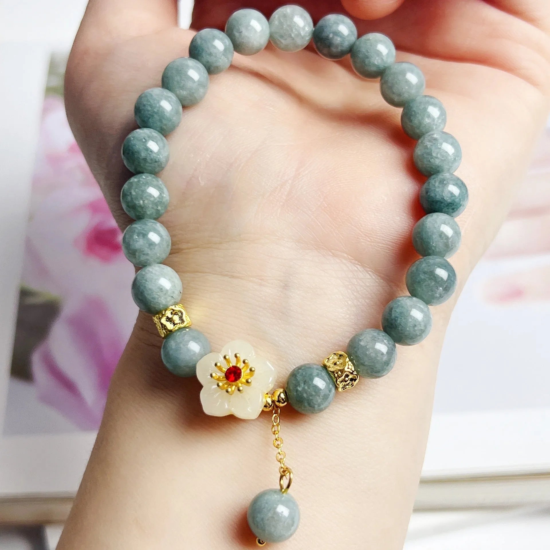 Women's adjustable jade bracelet with rope fastening in retro style