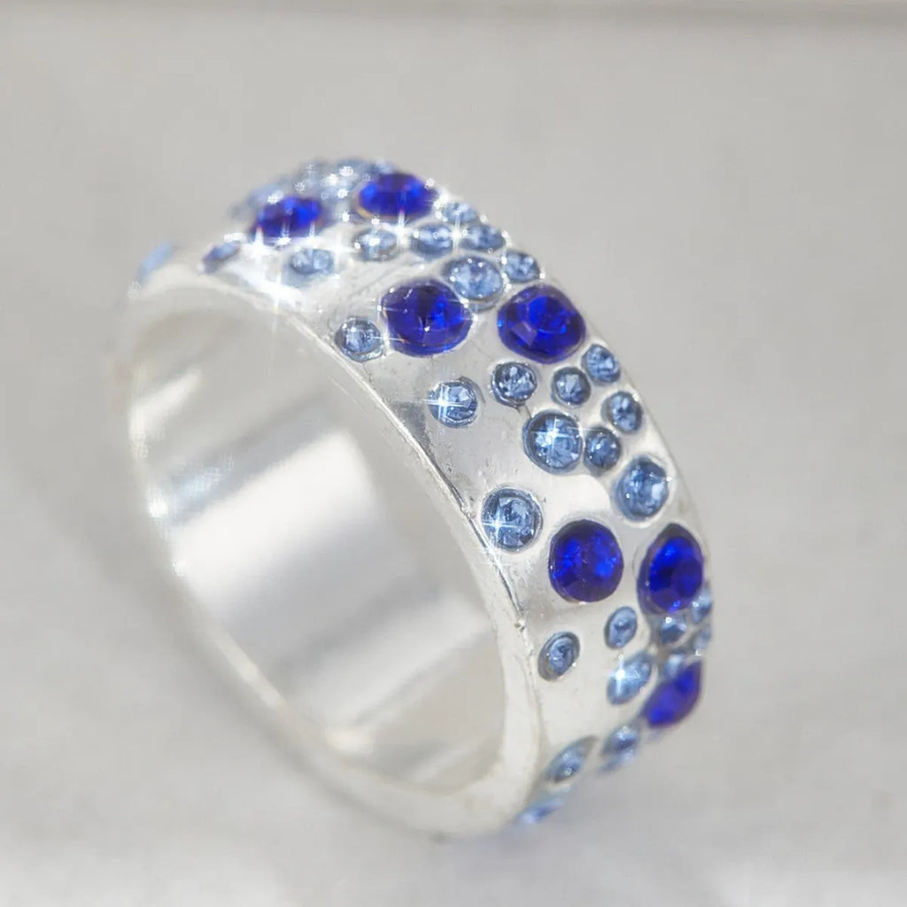 Mixed colour diamond retro personality ring in unisex geometric style on a white background.