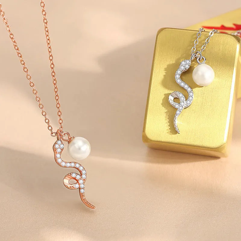 925 silver animal pendant necklace with platinum rose gold colour and Oring chain on a white background