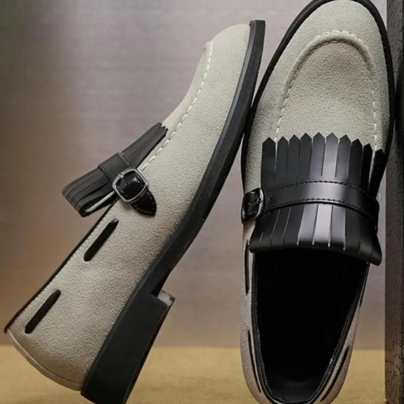 Men's denim tassel loafer shoes with pointed toe, flat heel and low-cut shaft, in gray or green.