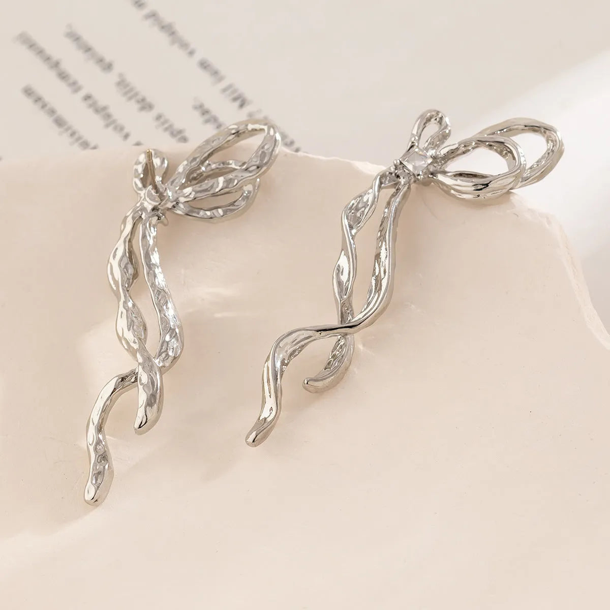 Alloy electroplated bowknot earrings in white K colour, women's fashion jewellery, bow shape stud earrings