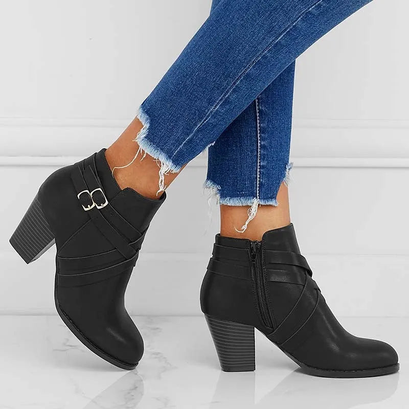 Grey women's plus size short ankle boots with a 7cm chunky heel and side zipper.