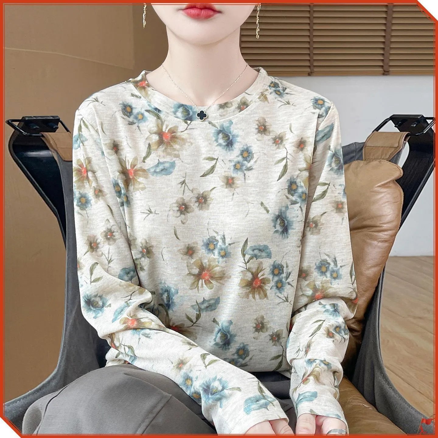 Women's round neck pullover blouse with floral print in Tencel cotton fabric