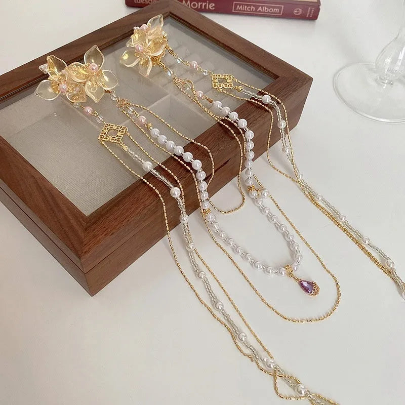 Women's acrylic hairpin with tassel shape, pearl diamond flower decoration and gold-colour grip