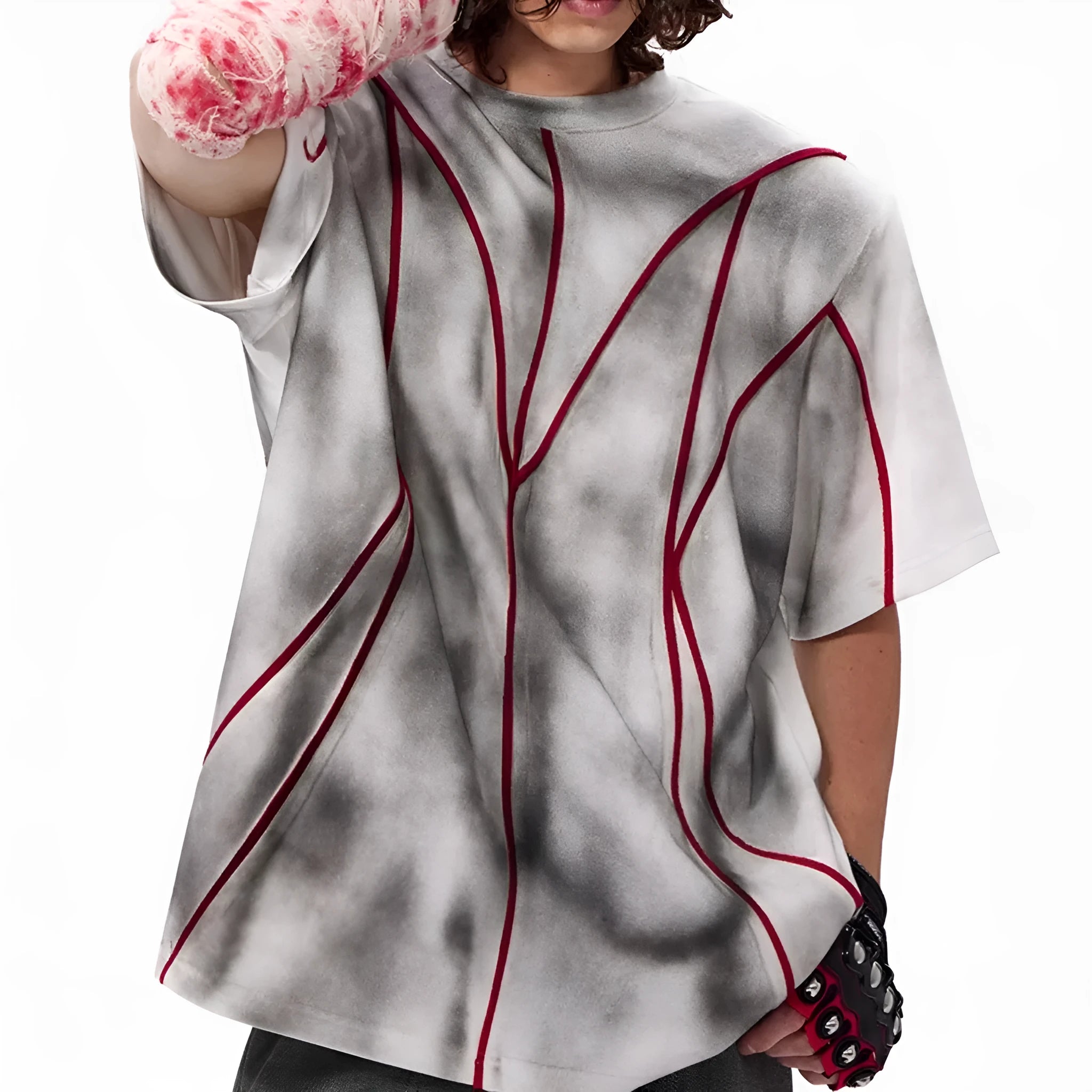 Padded shoulder short sleeve T-shirt with three-dimensional line patchwork design and round neck.