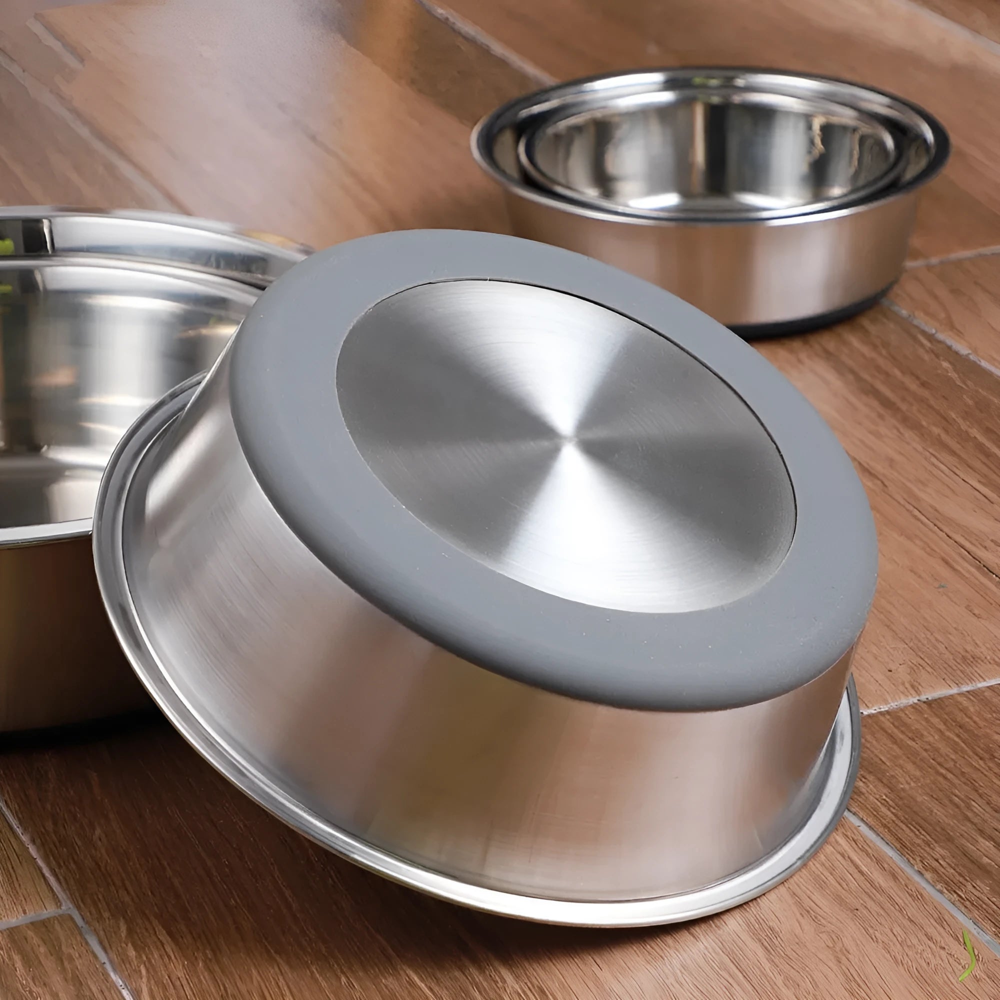 Stainless steel silicone pet bowl in blue with non-slip base, 18cm size for small dogs or cats