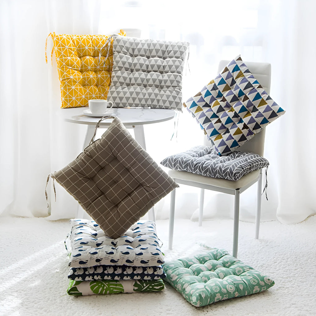 Square chair cushion 40x40cm in cotton and linen fabric with polyester filling, showing reversible design for even wear