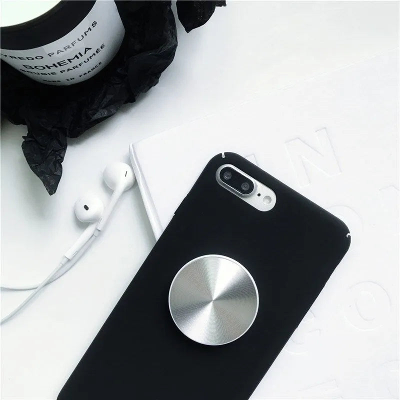 Ring phone stand in silicone and metal acting as a grip and stand for a mobile phone