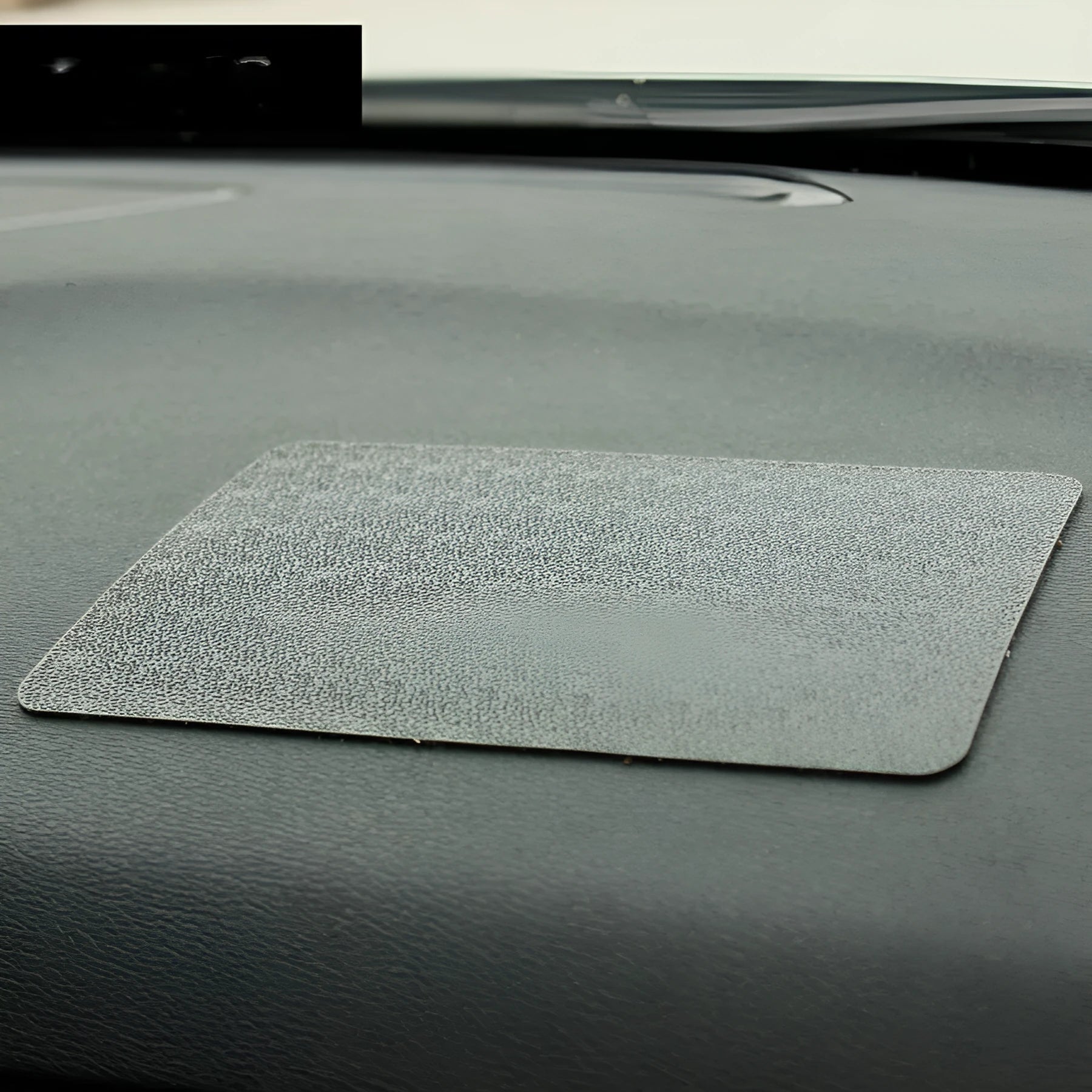Small mesh non-slip car mat 18x13cm in grid colour on dashboard