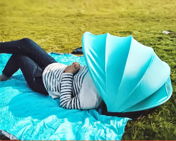 Outdoor sunproof fold beach umbrella in blue with Lycra mesh shed and PVC frame