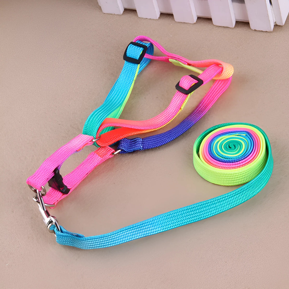 Colourful nylon chest-type dog leash with 120cm pull strap and 1.0cm width, sized for 25-40cm bust.