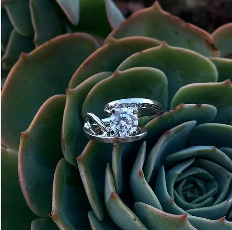 Women's gold-plated copper engagement ring with white zircon inlay and geometric design, sizes 6 to 10