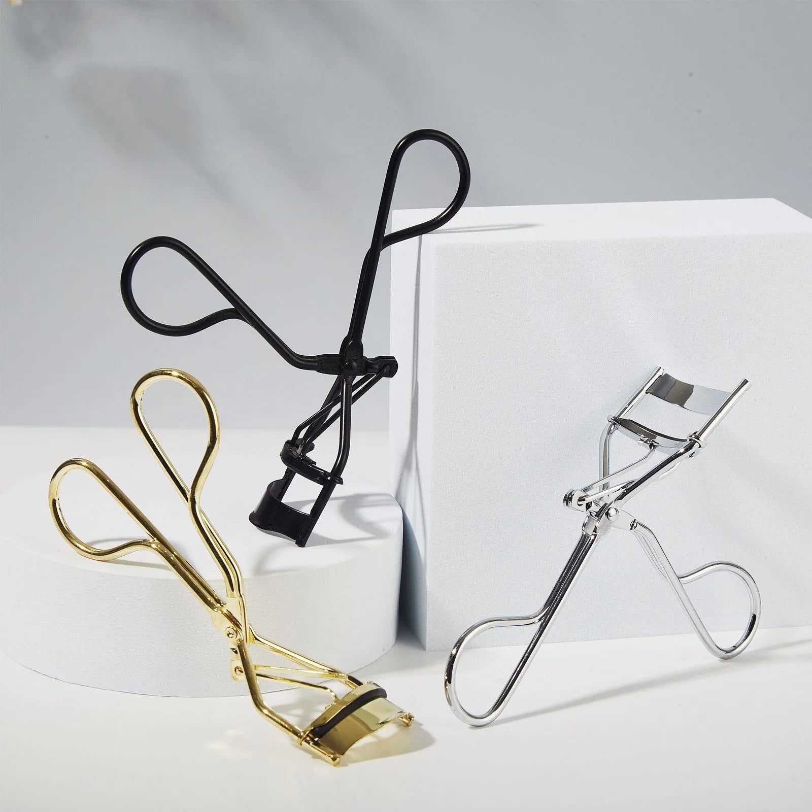Metal eyelash curler manual beauty tool for eye lash curling in silver colour finish