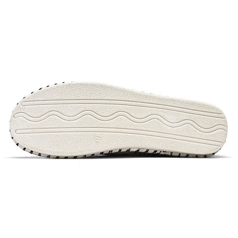 Men's casual summer shoes in breathable cloth fabric with round toe design