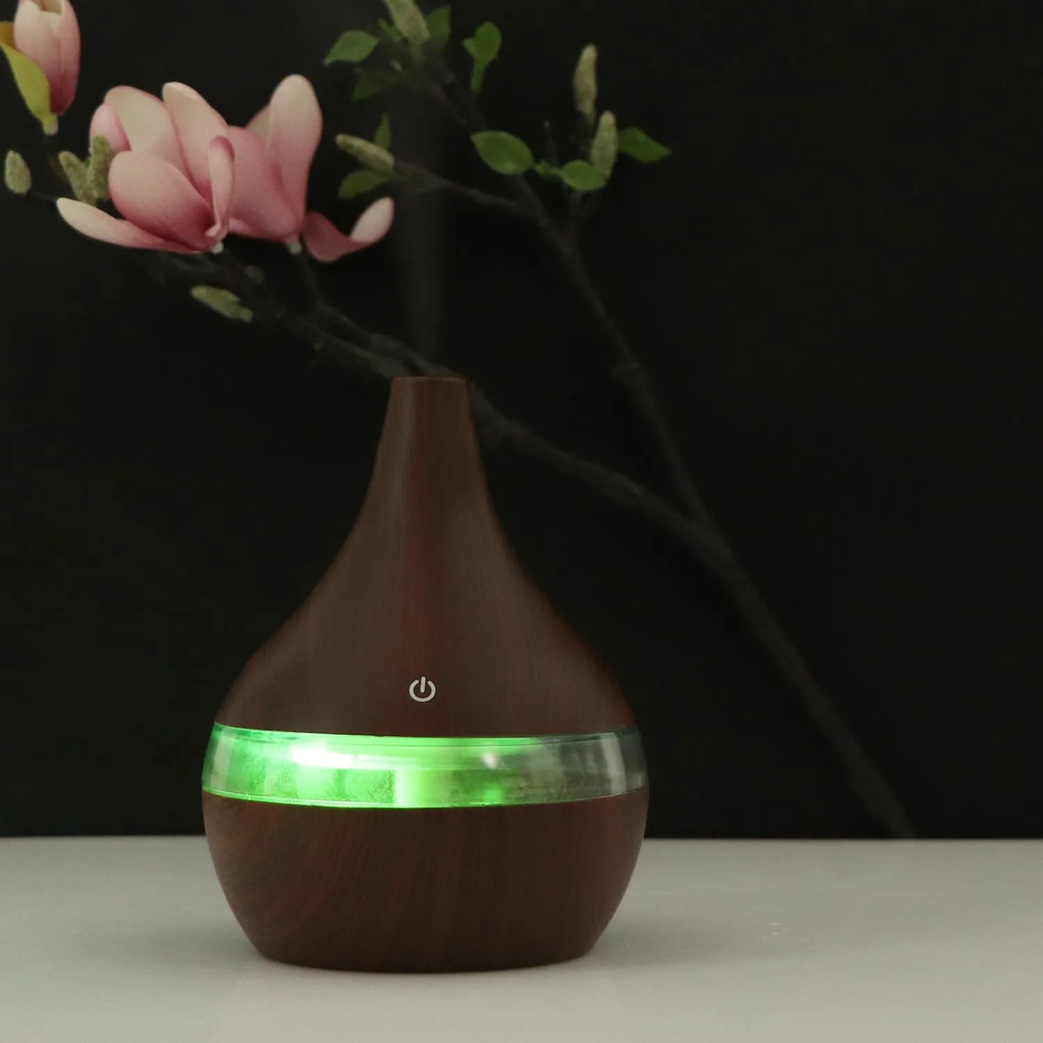 USB-powered mini air purifier humidifier with wood grain finish and column design