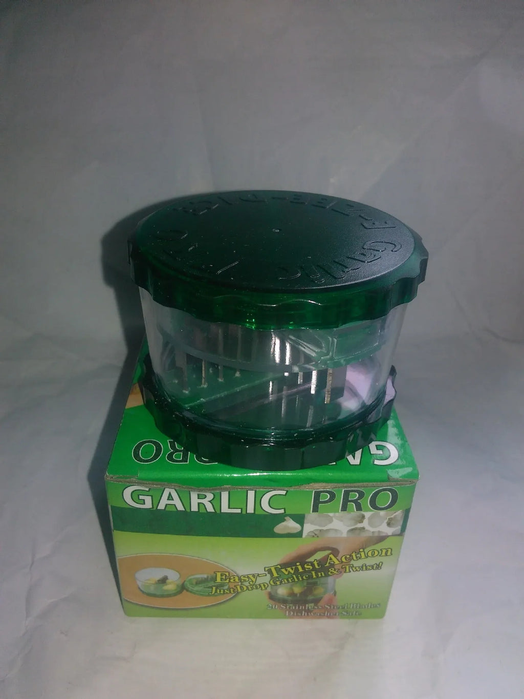 Green transparent PP garlic peeler measuring 8.5 by 8.5 by 6 cm
