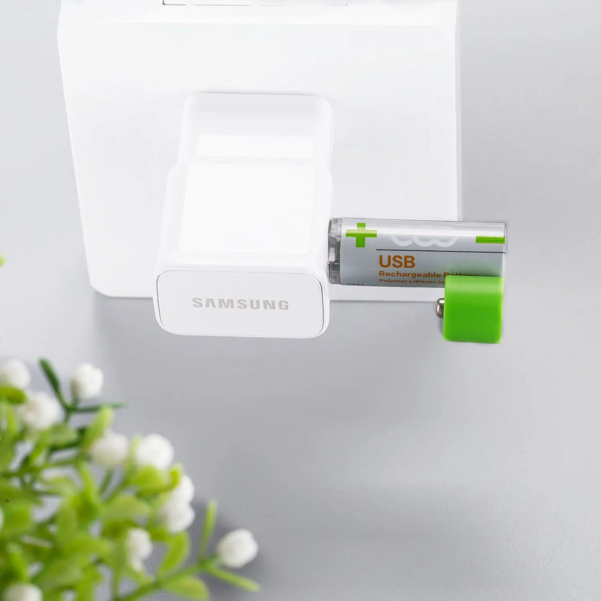 Ces USB fast charge lithium AA battery with silver-green casing, 1.5V constant voltage, 1665mWh capacity, and integrated USB charging port