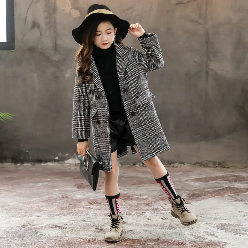 Grey houndstooth check winter coat for girls with a suit collar and long sleeves.