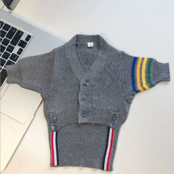 Cat knitted sweater in grey with size chart showing chest and length measurements for S to XXL
