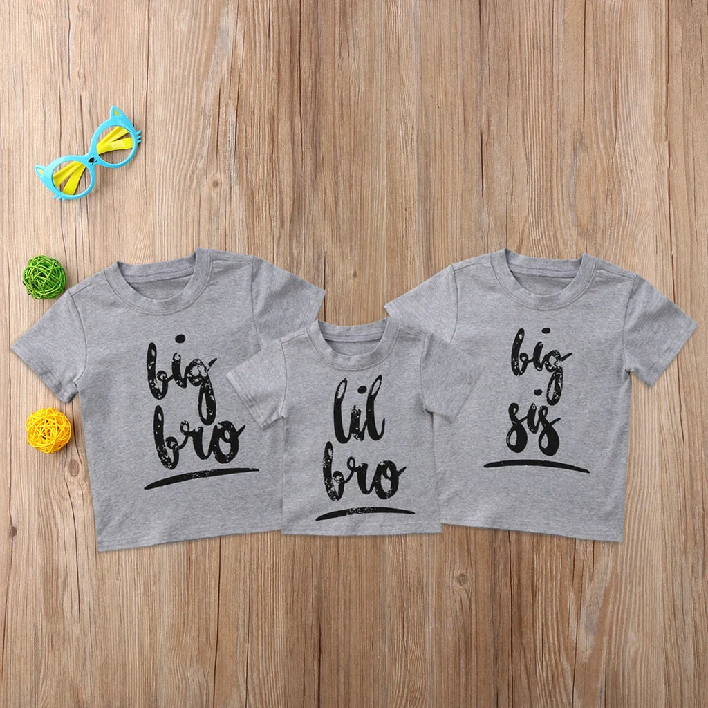 Grey children's cotton t-shirt with brother, sister, or little brother text print.
