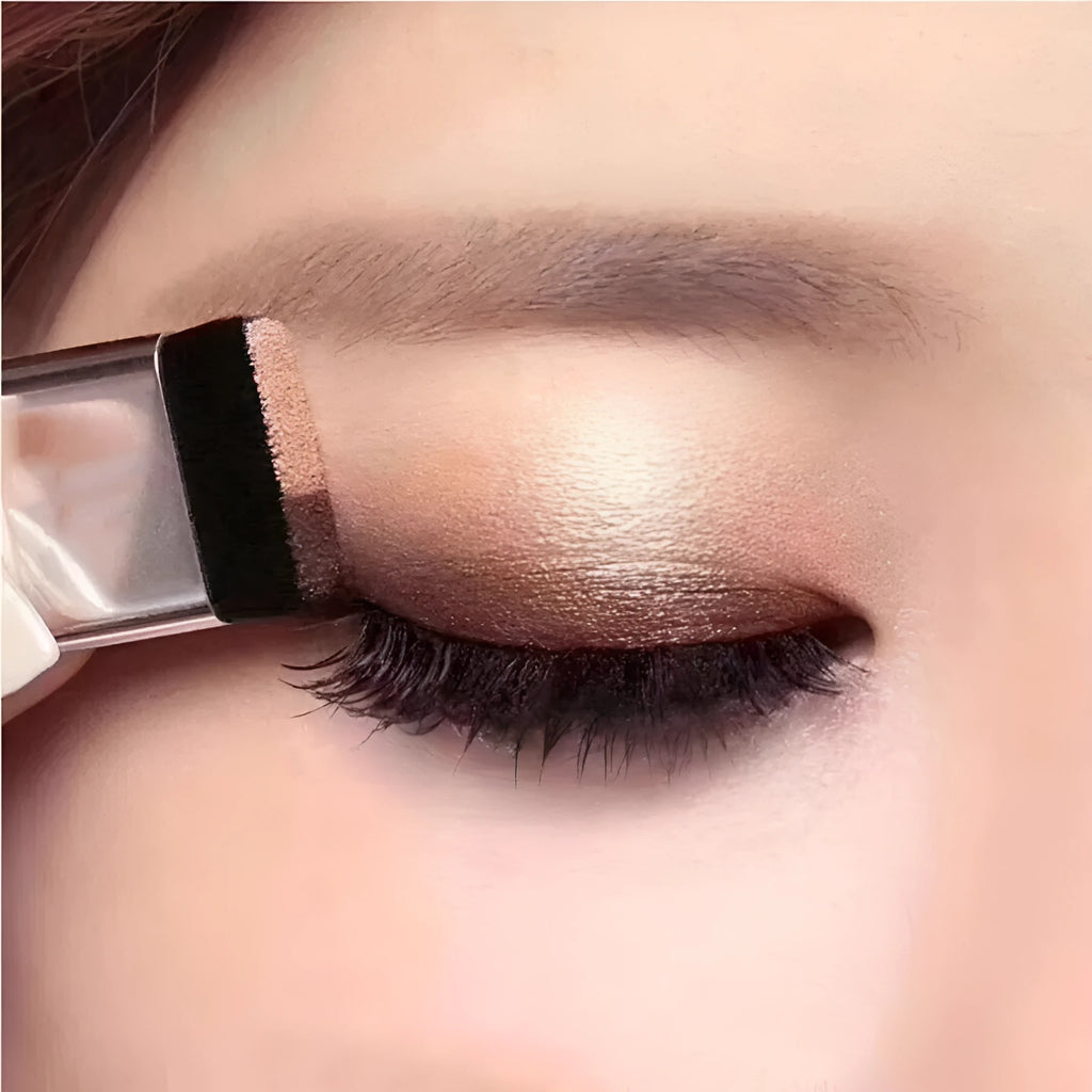 LAIKOU Double Color Eye Shadow Makeup Palette with two complementary shades, waterproof glitter finish, 3g compact