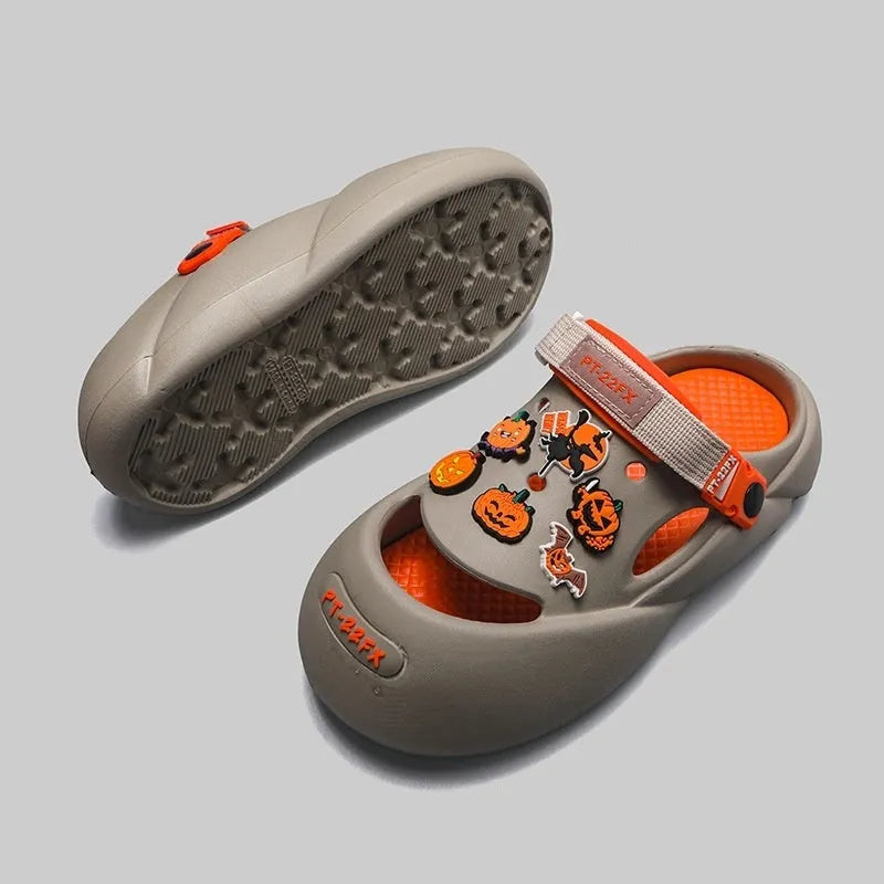 Men's grey baotou beach shoes with EVA sole and closed-toe design on a sandy background.