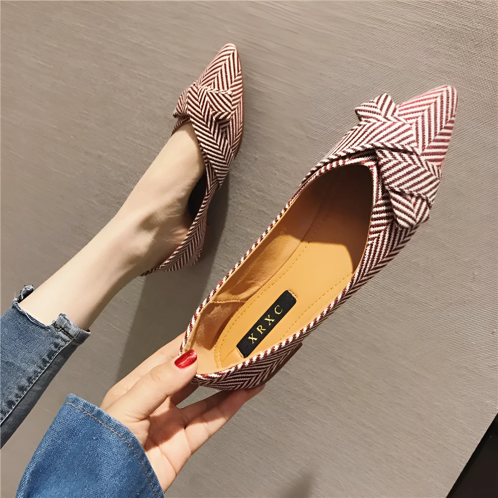 Women's pointed shallow mouth shoes in red and black colours with low flat heel and cotton upper