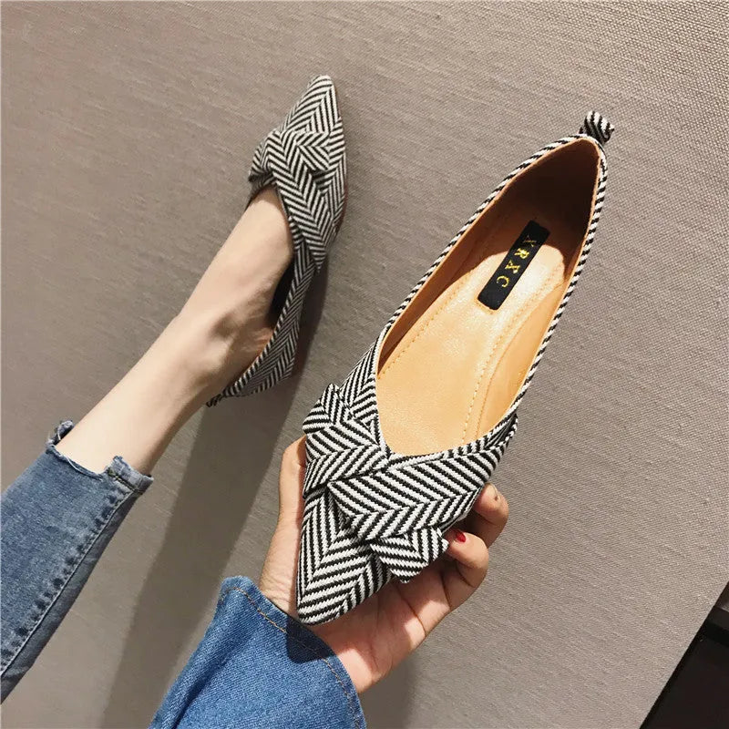 Women's pointed shallow mouth shoes in red and black colours with low flat heel and cotton upper