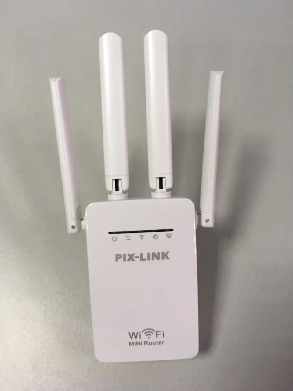 Four antenna white wireless router repeater with 300Mbps speed and lightning protection
