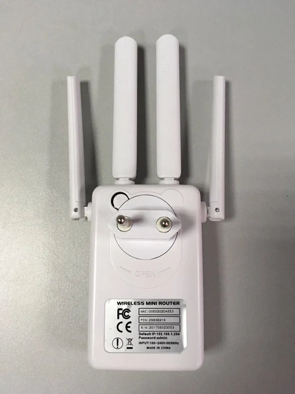 Four antenna white wireless router repeater with 300Mbps speed and lightning protection