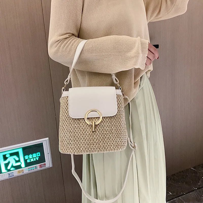 Hand-knitted straw square vertical bucket shoulder bag for women with zipper closure and soft handle