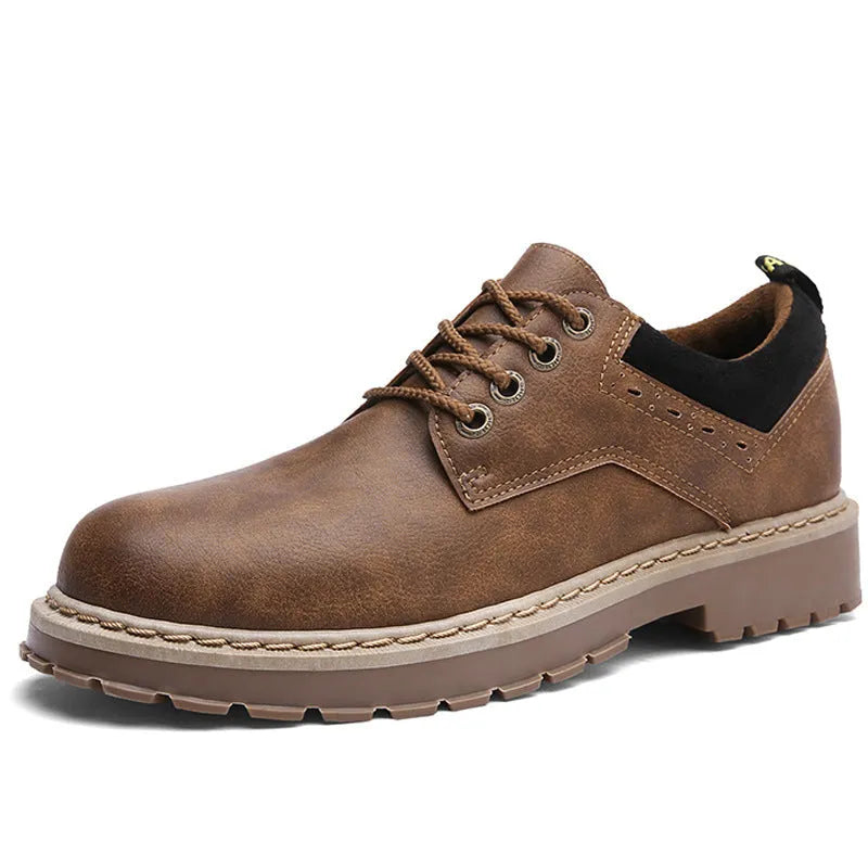 Men's low-top casual shoes in black with a round toe and front lace-up closure.