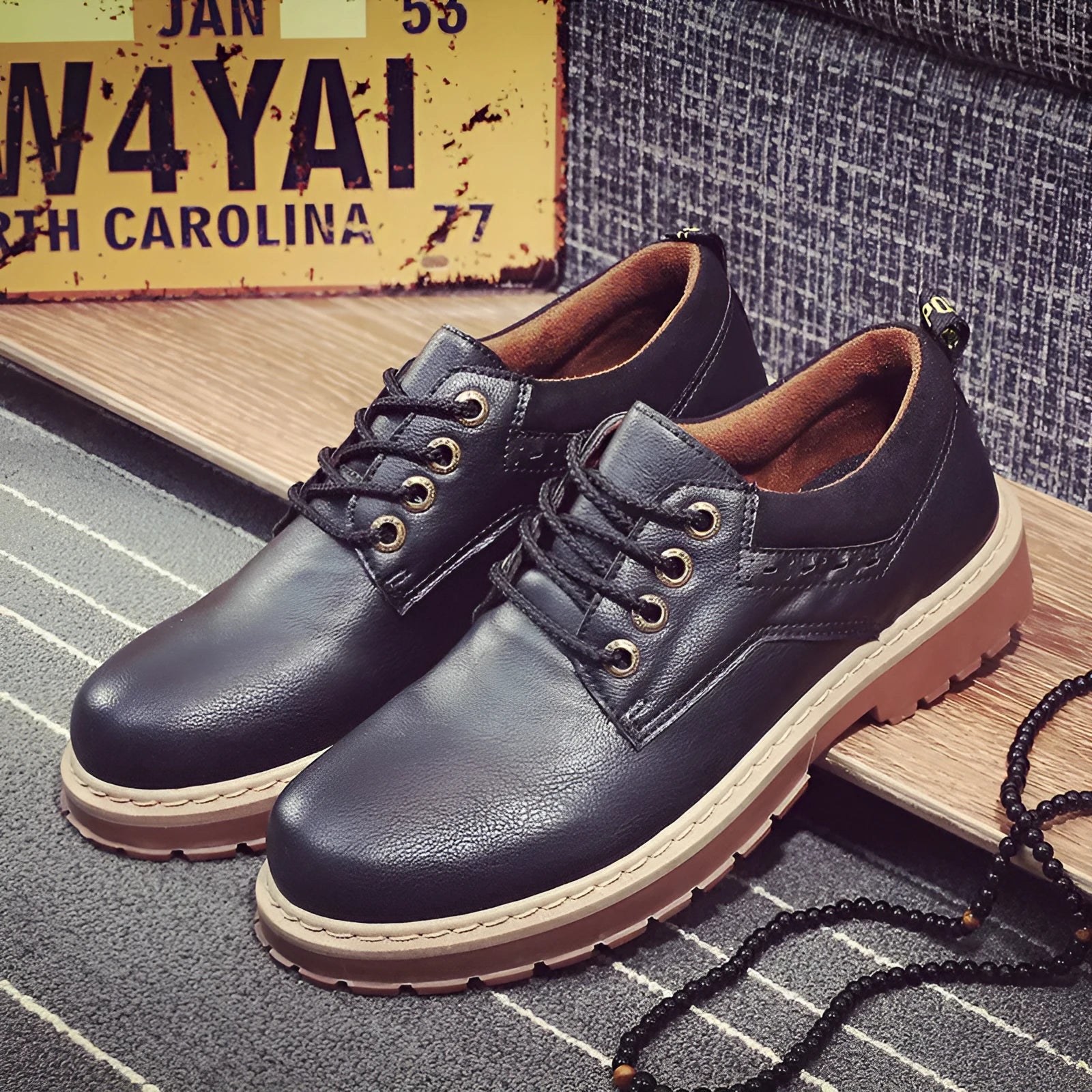 Men's low-top casual shoes in black with a round toe and front lace-up closure.