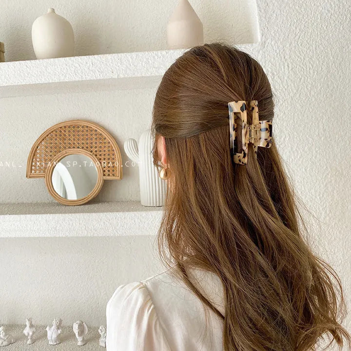 Geometric acetic acid hair clip in beige colour, L size 10cm, handmade finish