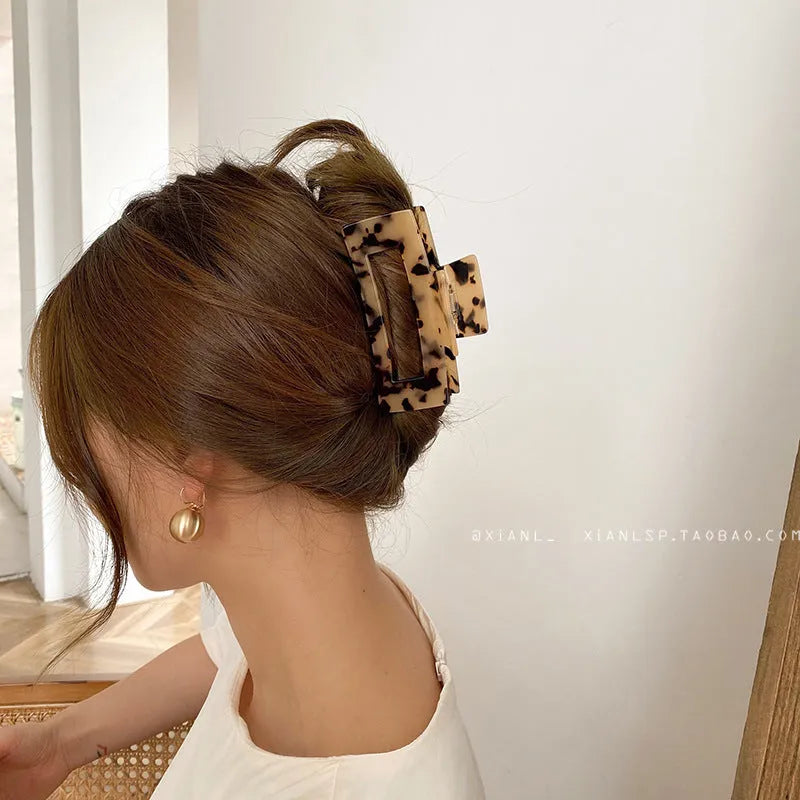 Geometric acetic acid hair clip in beige colour, L size 10cm, handmade finish