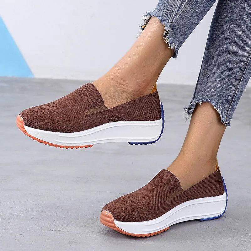 Women's light casual running shoes with mesh upper and composite sole in white