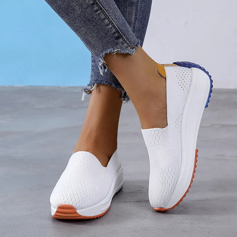 Women's light casual running shoes with mesh upper and composite sole in white