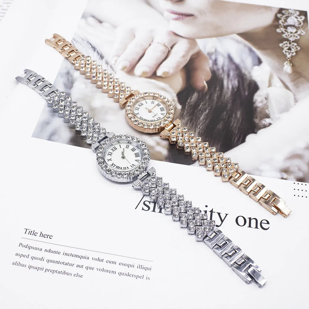 Ladies quartz fashion watch with round dial and alloy strap in golden finish