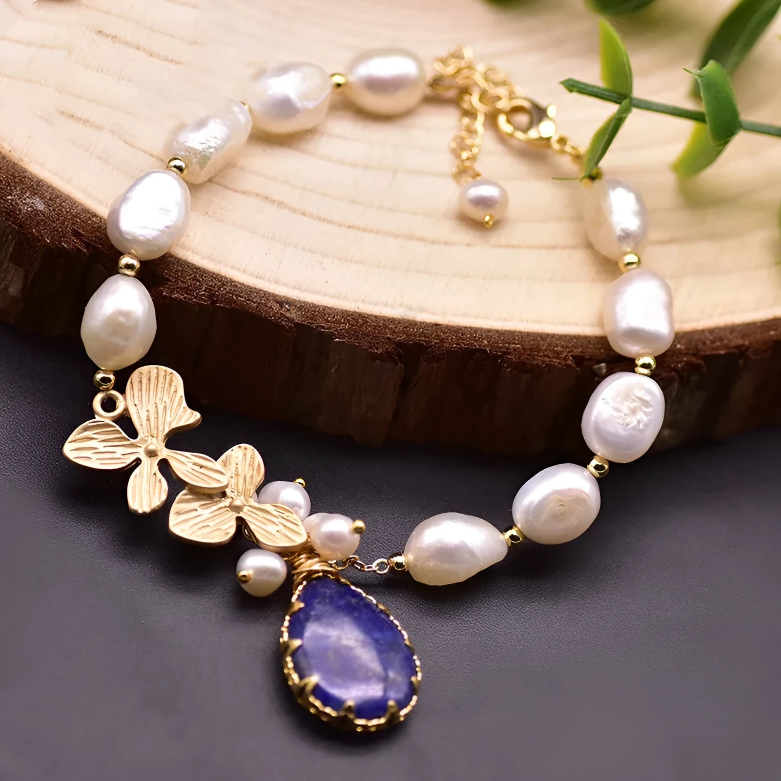 Handmade baroque pearl bracelet for women with white freshwater pearl inlay geometric design