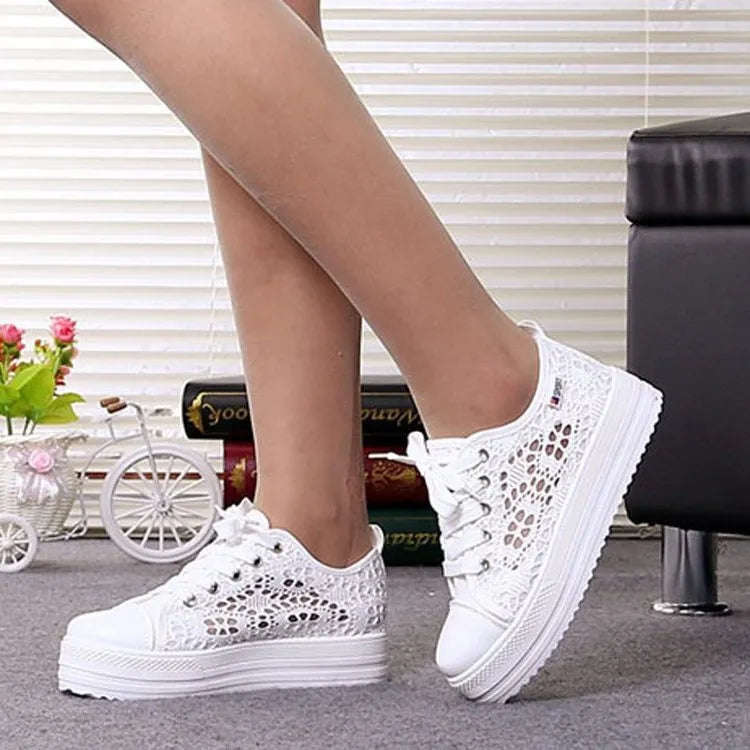 White canvas shoes for women with rubber sole and plain pattern, sizes 35 to 43