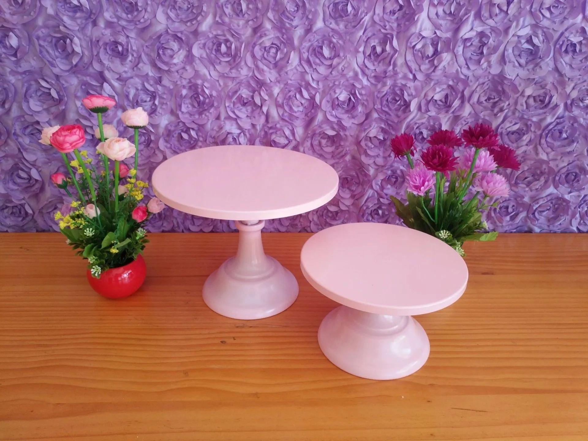 Three-tier black dessert tray with 25cm sections displaying cakes and pastries