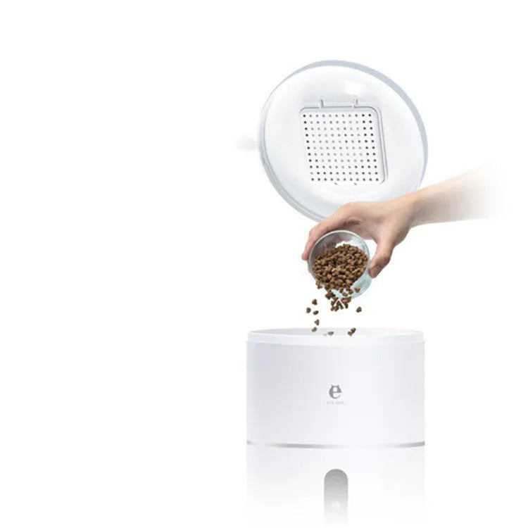 White ABS automatic pet feeder with 1080P camera, 4L capacity, and desiccant box for dry food