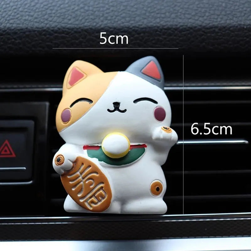 Resin fortune cat car vent aromatherapy clip in black or white colour options