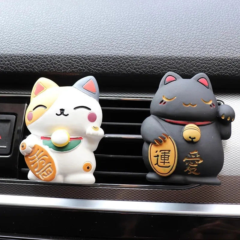 Resin fortune cat car vent aromatherapy clip in black or white colour options