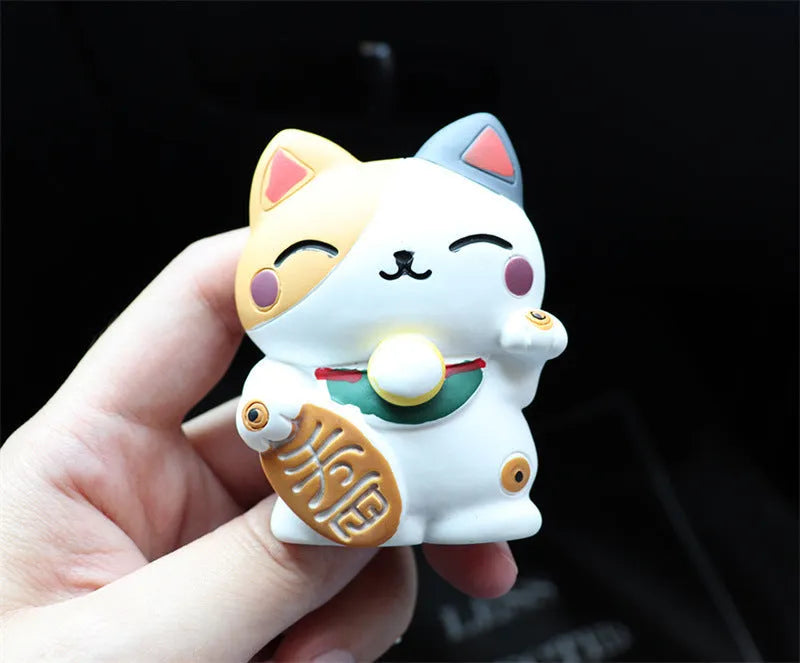 Resin fortune cat car vent aromatherapy clip in black or white colour options