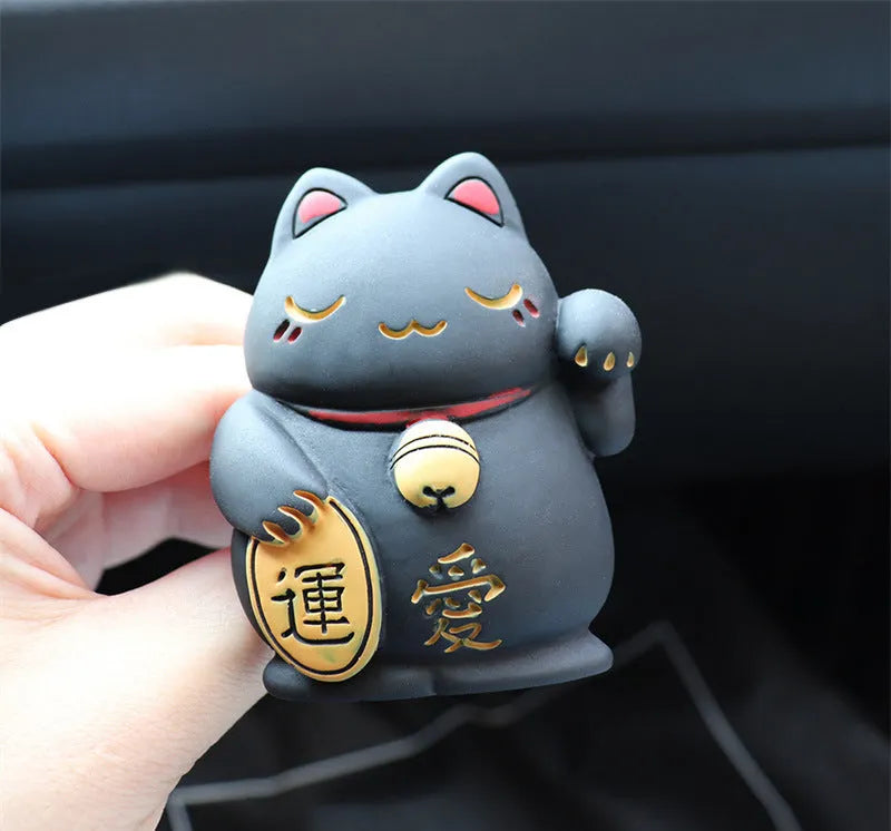 Resin fortune cat car vent aromatherapy clip in black or white colour options