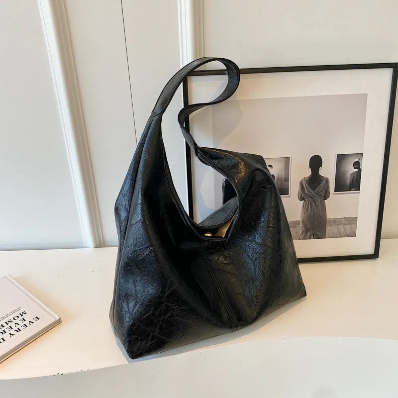 Soft leather shoulder bag with large capacity and sandwich pocket in street trend style